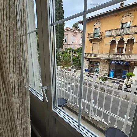 Appartement No8 *