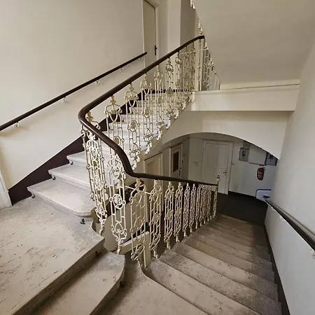 Appartement No8 *